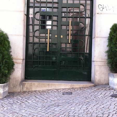 فندق Residencial Valentina Lisboa المظهر الخارجي الصورة Entrance to the Embassy of the Republic of Korea in Lisbon