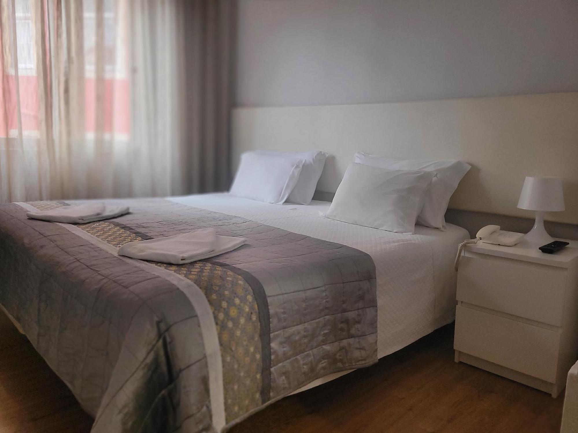 فندق Residencial Valentina Lisboa المظهر الخارجي الصورة A bedroom in a hotel